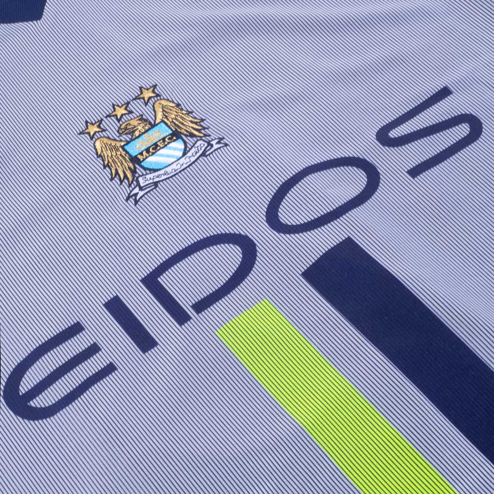 Manchester City 2000-01 Retro Football Jersey - Image 4
